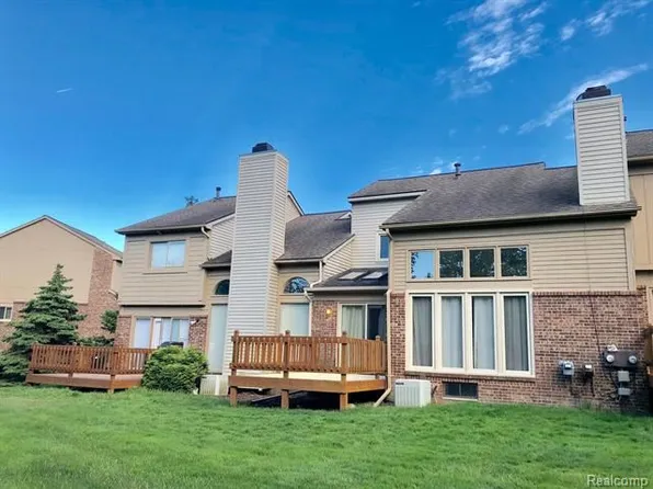 4230 Breckenridge Dr #1, West Bloomfield, MI 48322