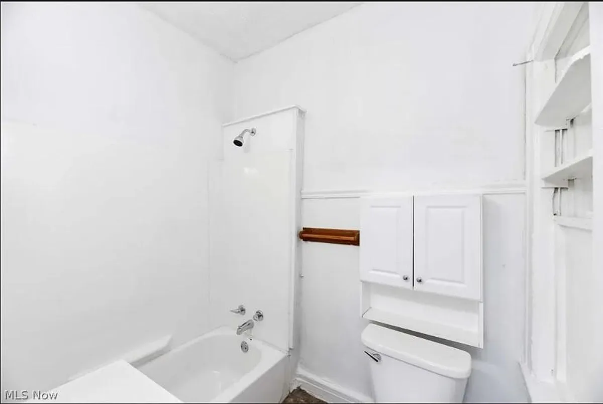Building Photo - 14104 Aspinwall Ave