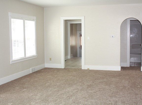 3rd image of 425 Park Dr