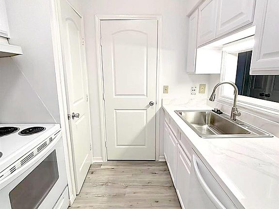 2nd image of 2425 Underwood St APT 157