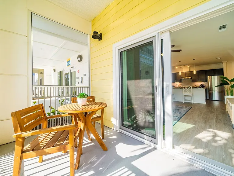 A relaxing transition between indoor comfort and outdoor air.