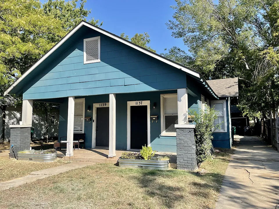 1137 NW 44th St