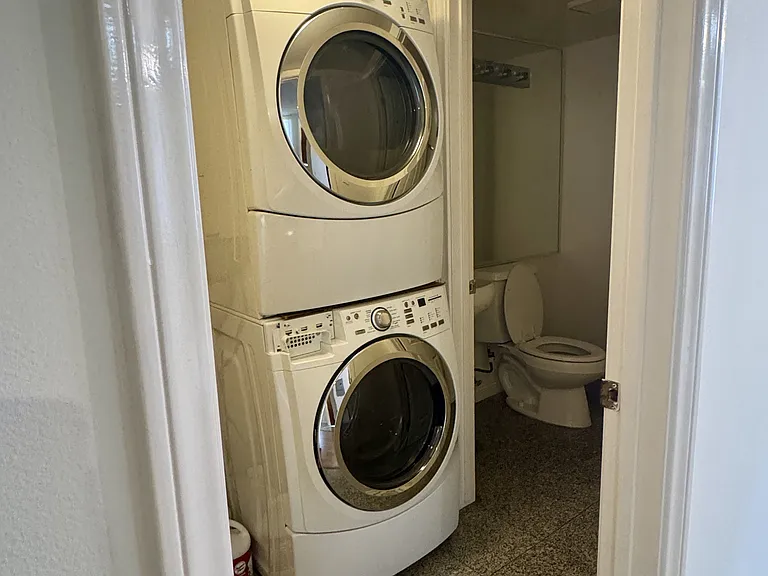 451 S Oakland Ave #8 — Photo 8