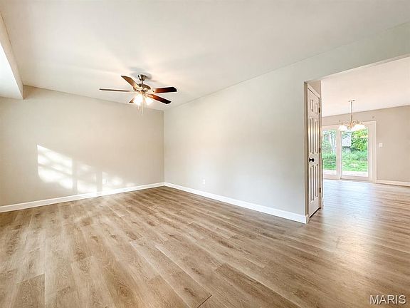 3rd image of 207 Bitterwood Dr