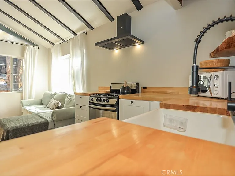 325 Hilltop Ln — Photo 10