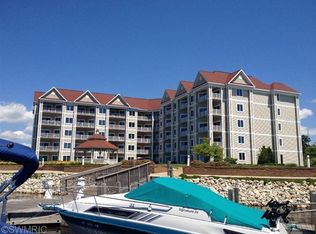 253 Lakeside Dr, Ludington, MI 49431