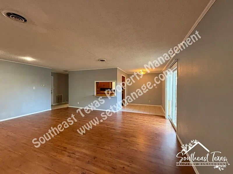 3 bed, 2.0 bath, 1437 sqft, $1,500 — Photo 3