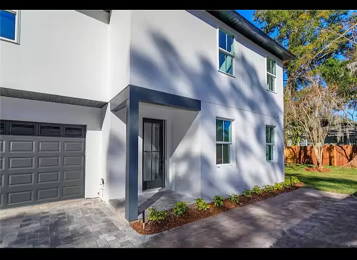 1307 E Harding St — Photo 1
