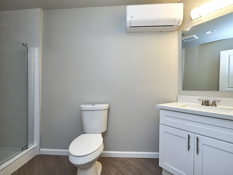 UNIT A32 bath