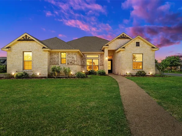 300 Desert Sky Dr, Mc Gregor, TX 76657