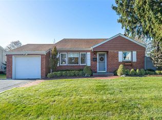 37 Preston Ln, Syosset, NY 11791