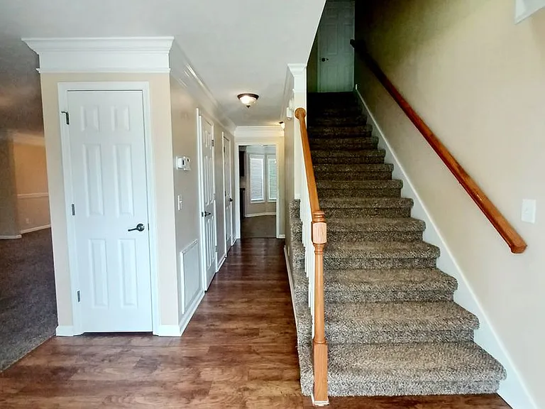 668 Winding Bluff Way — Photo 3