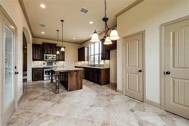 1551 Trowbridge Cir — Photo 4