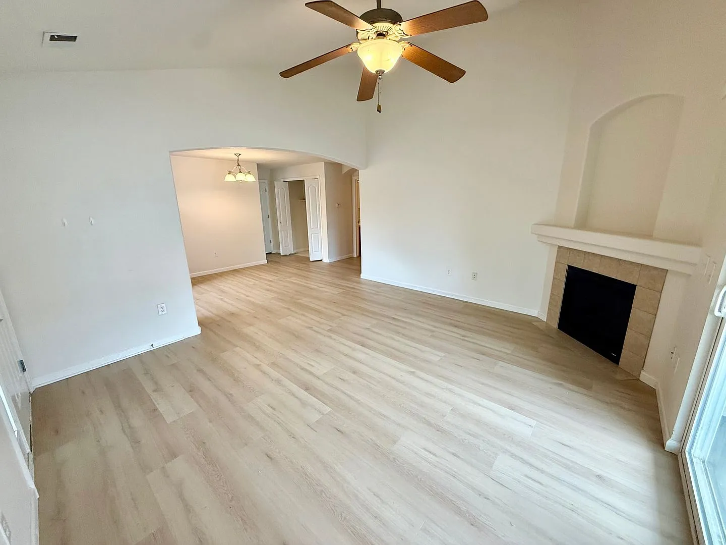 Gorgeous 2 Bedroom/2 Bathroom Condo With New Flooring At Centerra! Great Location For Commuters! — Photo 3