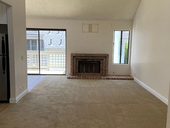 5th image of 532 1/2 Via De La Valle Unit E
