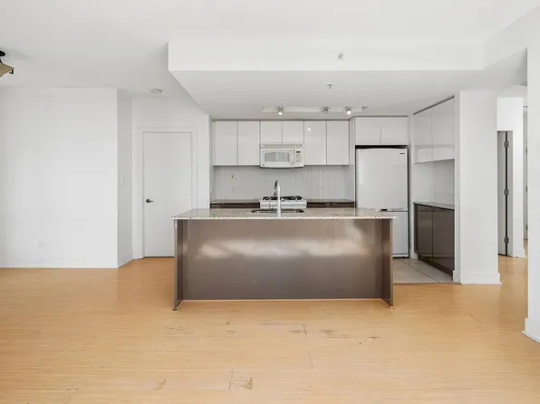 4808 Hazel St #2208, Burnaby, BC V5H 0A2
