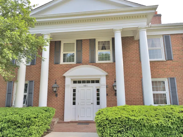 521 Coventry Ln APT 16, Crystal Lake, IL 60014