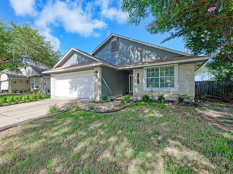 2022 Balsam Way — Photo 3