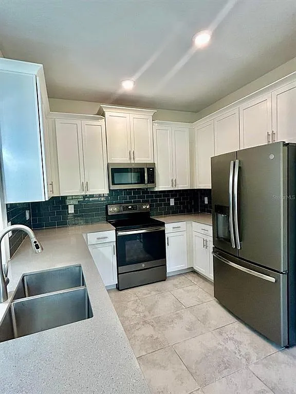 4 bed, 3.5 bath, 1861 sqft, $2,600 — Photo 3