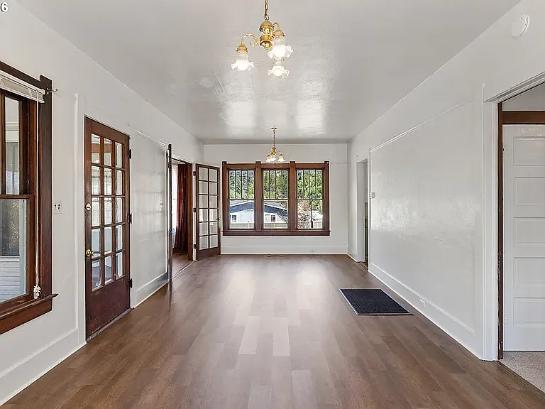 612 N State St — Photo 26