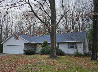 16303 Hemlock Dr, Spring Lake, MI 49456