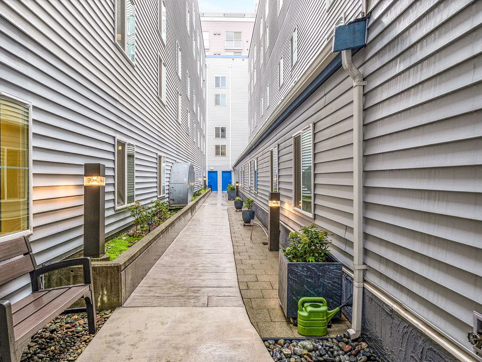 Pacific Apartments — Photo 3