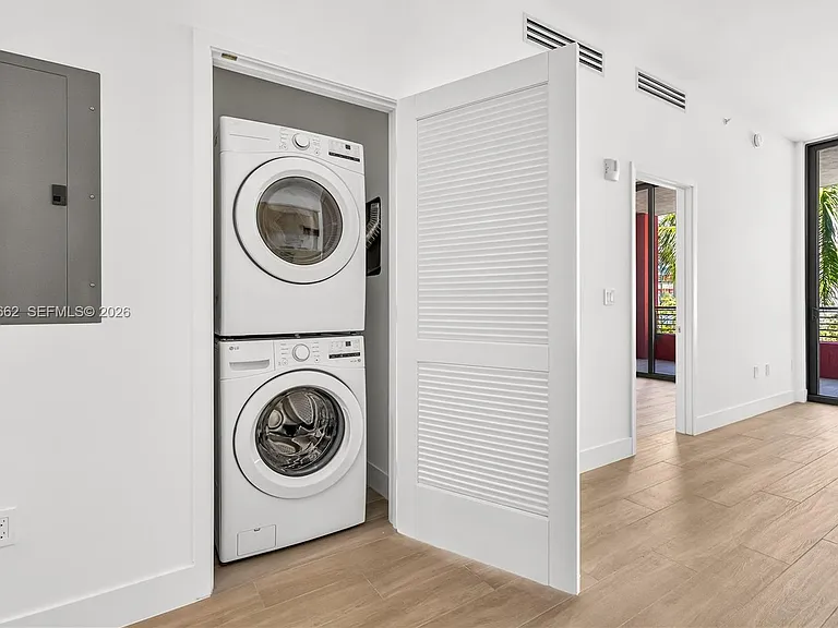 90 NE 32nd St #209 — Photo 11