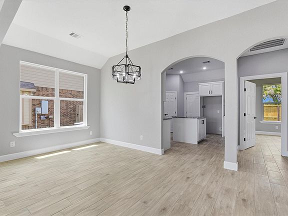 4th image of 5014 E Meadow Dr