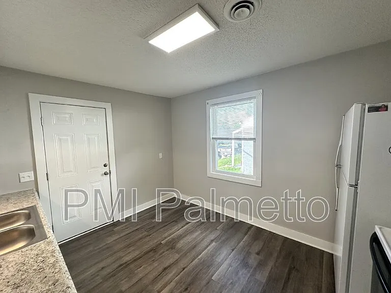 530 Jasper St — Photo 7