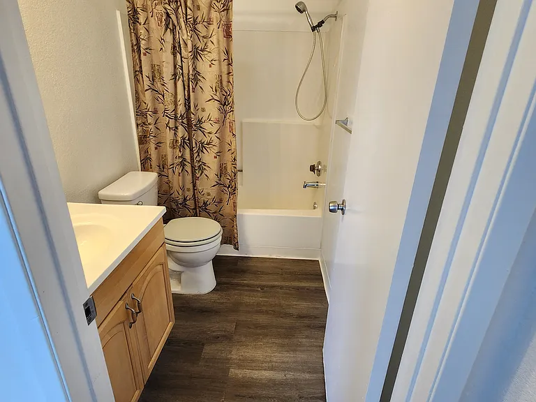 710 Magnolia Ave #4 — Photo 4