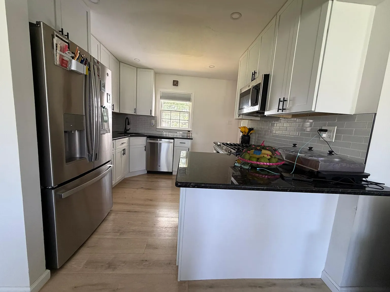 3 bed, 1111 sqft, $3,800 — Photo 3