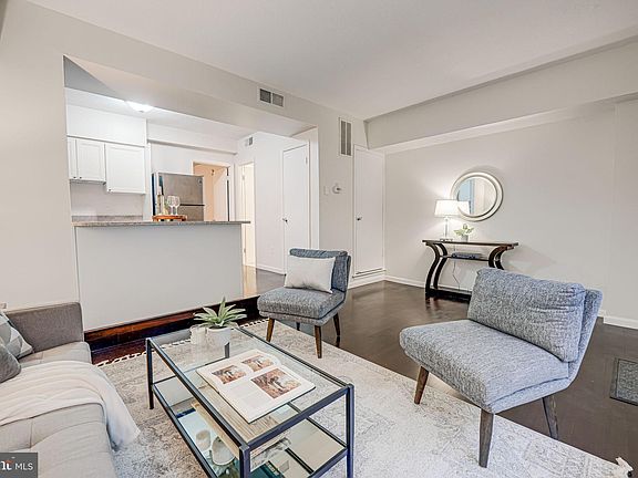 4th image of 82 N Bedford St #82A