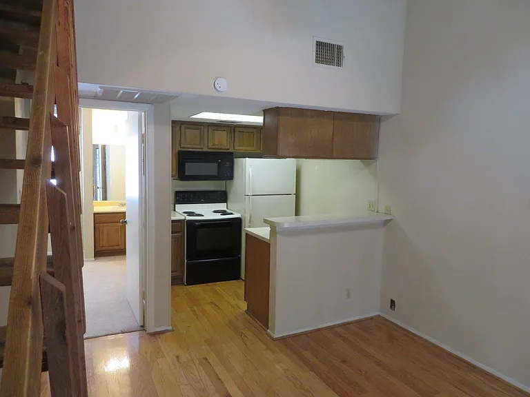 708 Graham Pl #204 — Photo 5