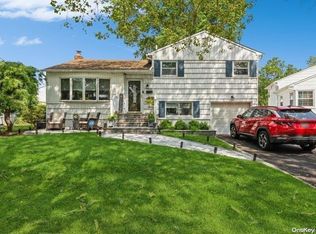 1057 Gold St, Seaford, NY 11783
