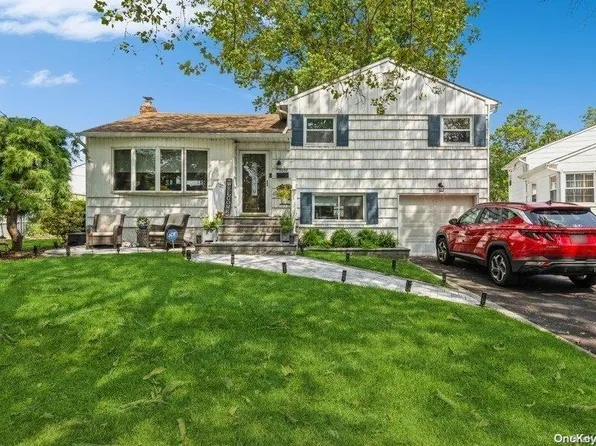 1057 Gold Street, Seaford, NY 11783