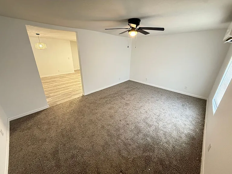 2602 W College St — Photo 6