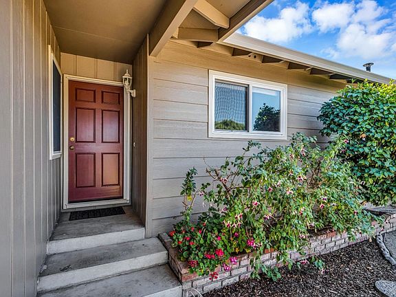 3rd image of 4950 Everglade Drive