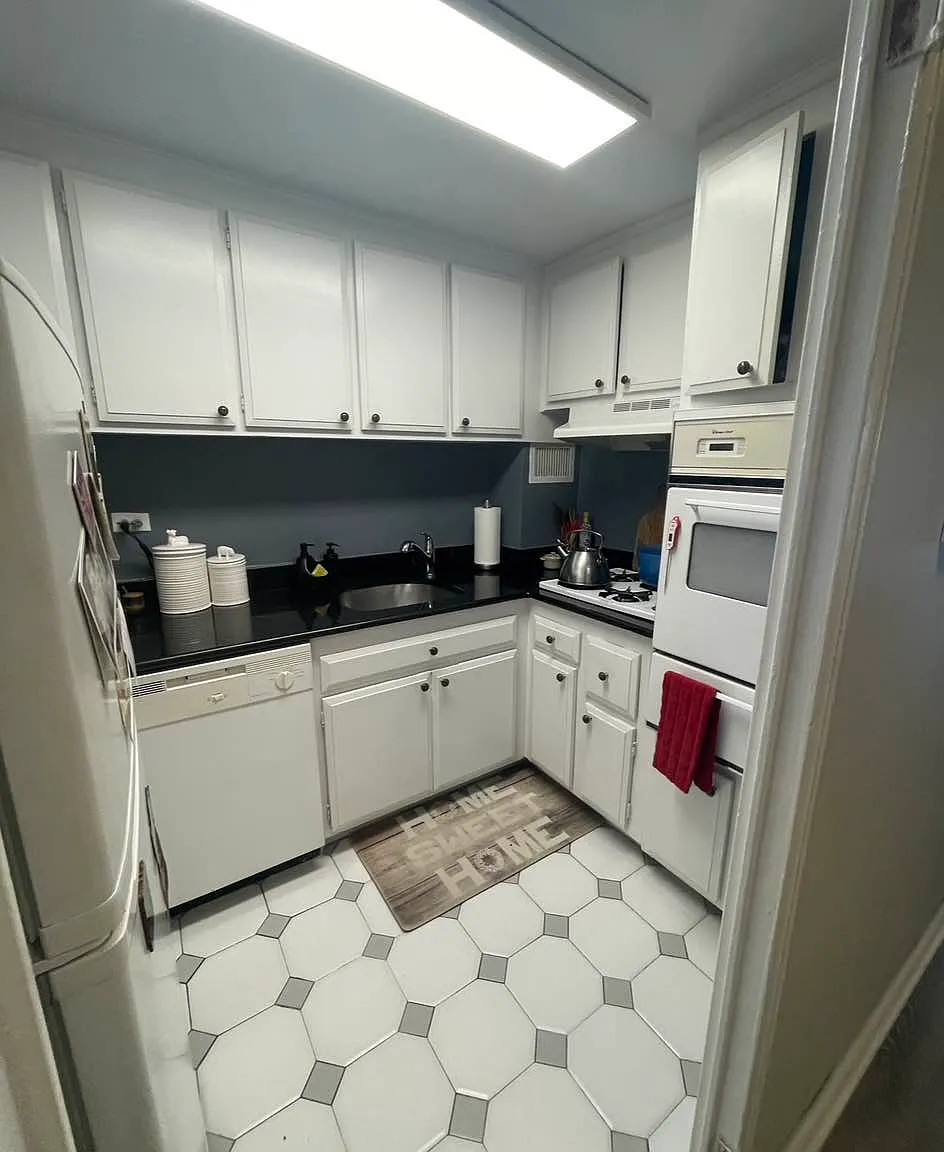 279 East 44th Street — Photo 4