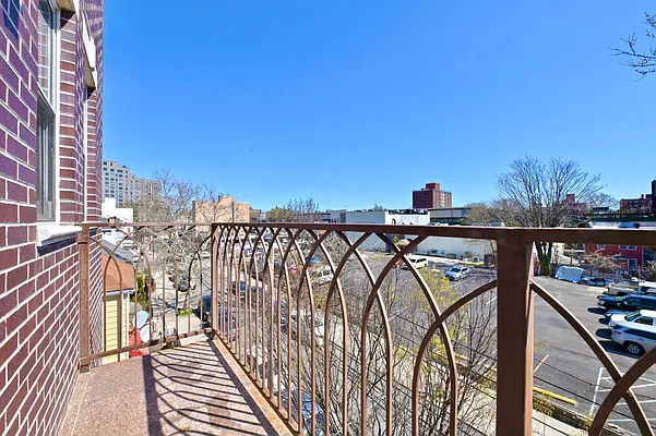 Sold by Amorelli Realty | media 43