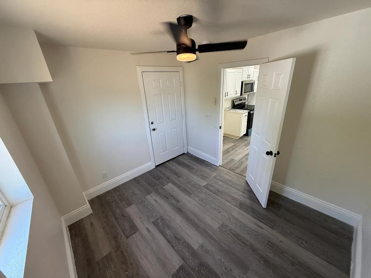 3 bed, 1000 sqft, $2,100 — Photo 3
