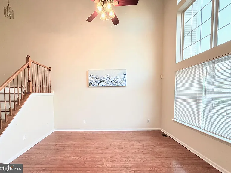 313 Fountayne Ln — Photo 6