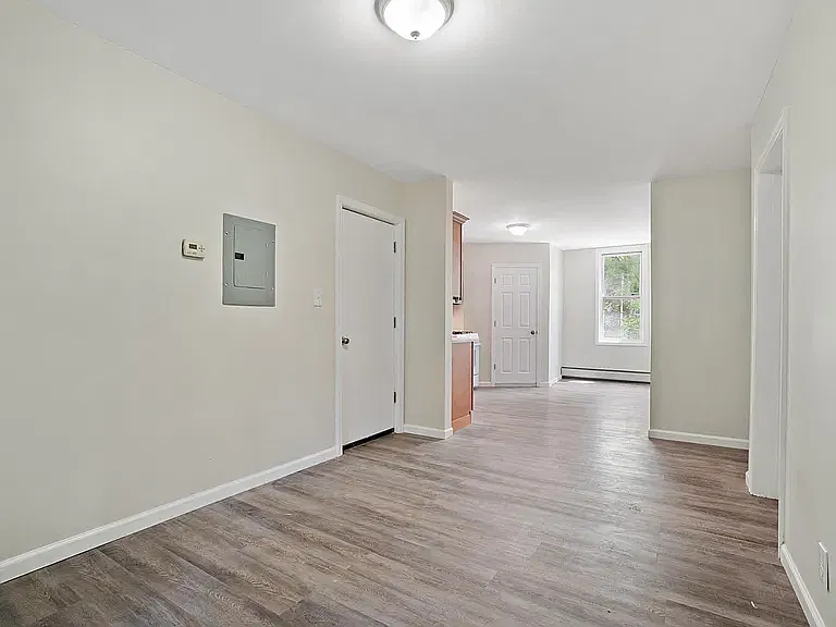 4 bed, 1000 sqft, $2,200 — Photo 3