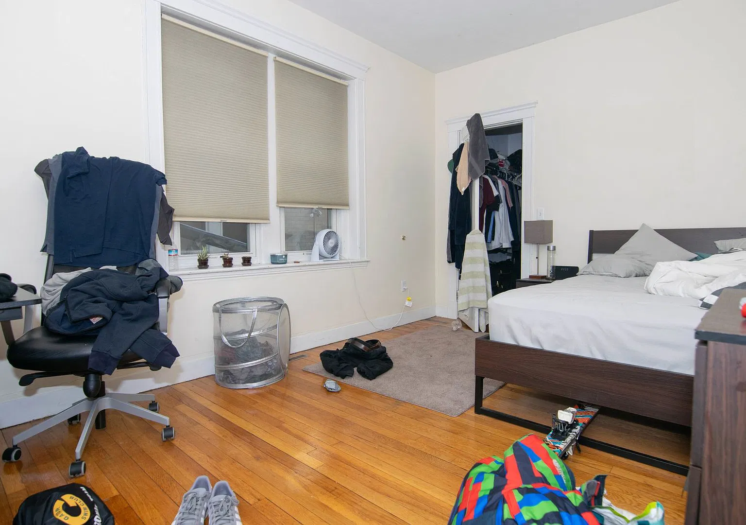 Wow! Massive 5 Bed/2 Bath Near B.U. — Photo 4
