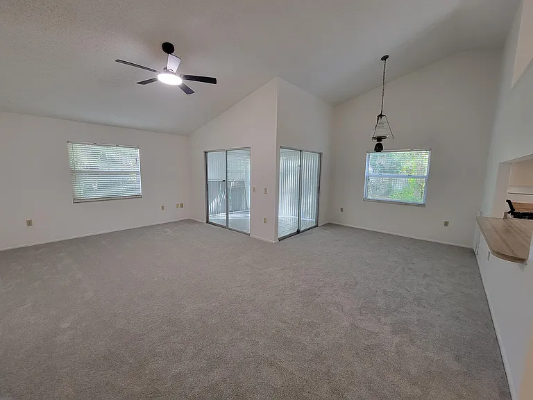 4863 Village Gardens Dr — Photo 2