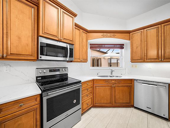 4th image of 6558 Abbey Road