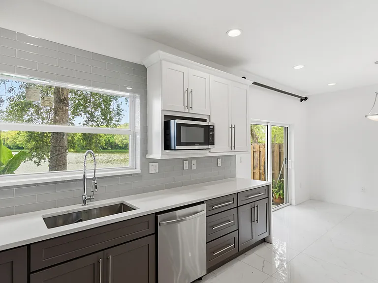 5056 SW 141st Ave — Photo 32