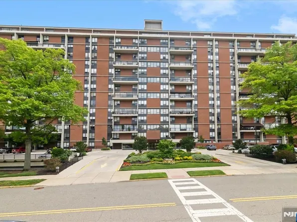 3 Horizon Rd APT 626, Fort Lee, NJ 07024