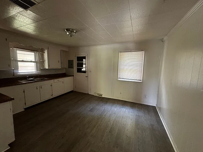 1001 Wilmouth St — Photo 8