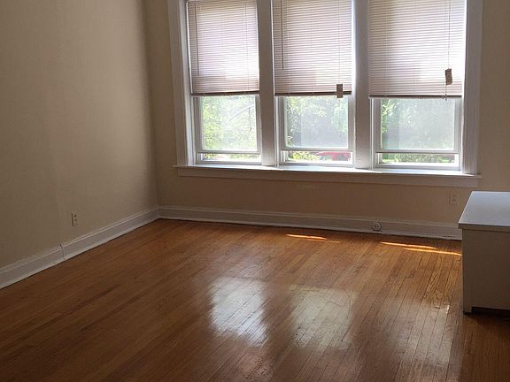 2nd image of 1026 W Loyola Ave #3