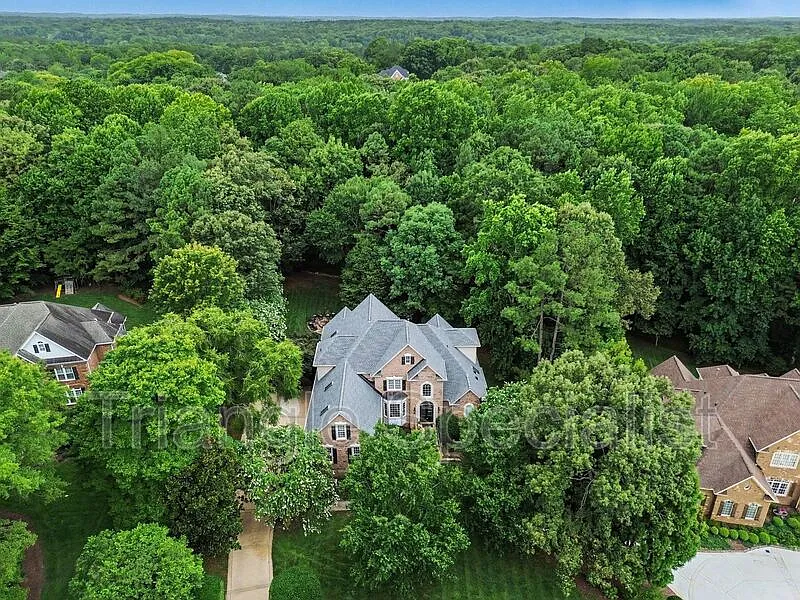 4 bed, 5.5 bath, 5767 sqft, $6,000 — Photo 4
